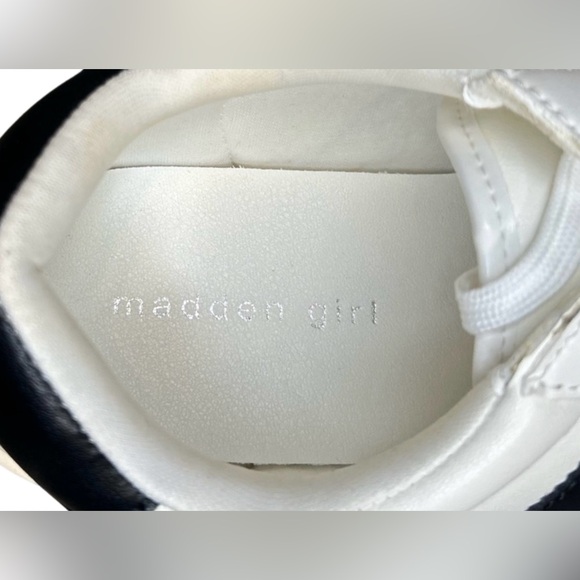 NWOT Madden Girl Women's Navida Sneaker Size 9 - Picture 5 of 5